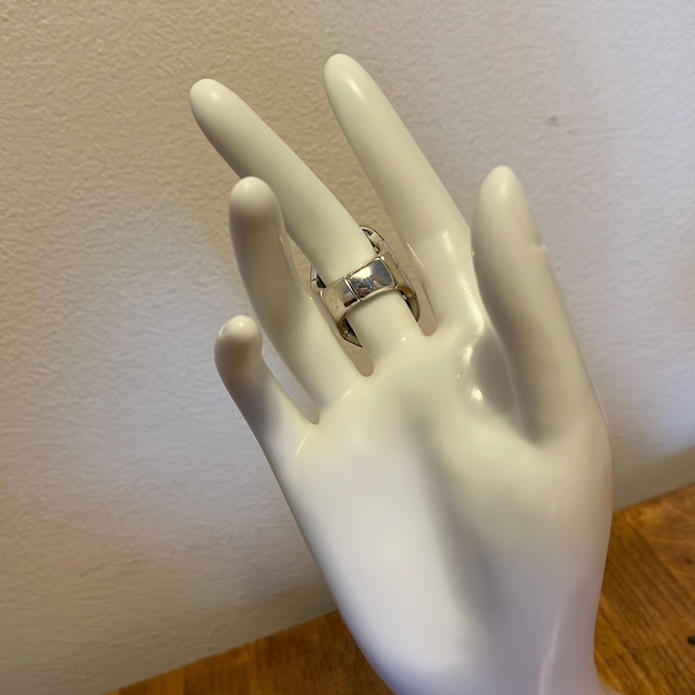 Stretch Band Statement Ring - Picture 2 of 6